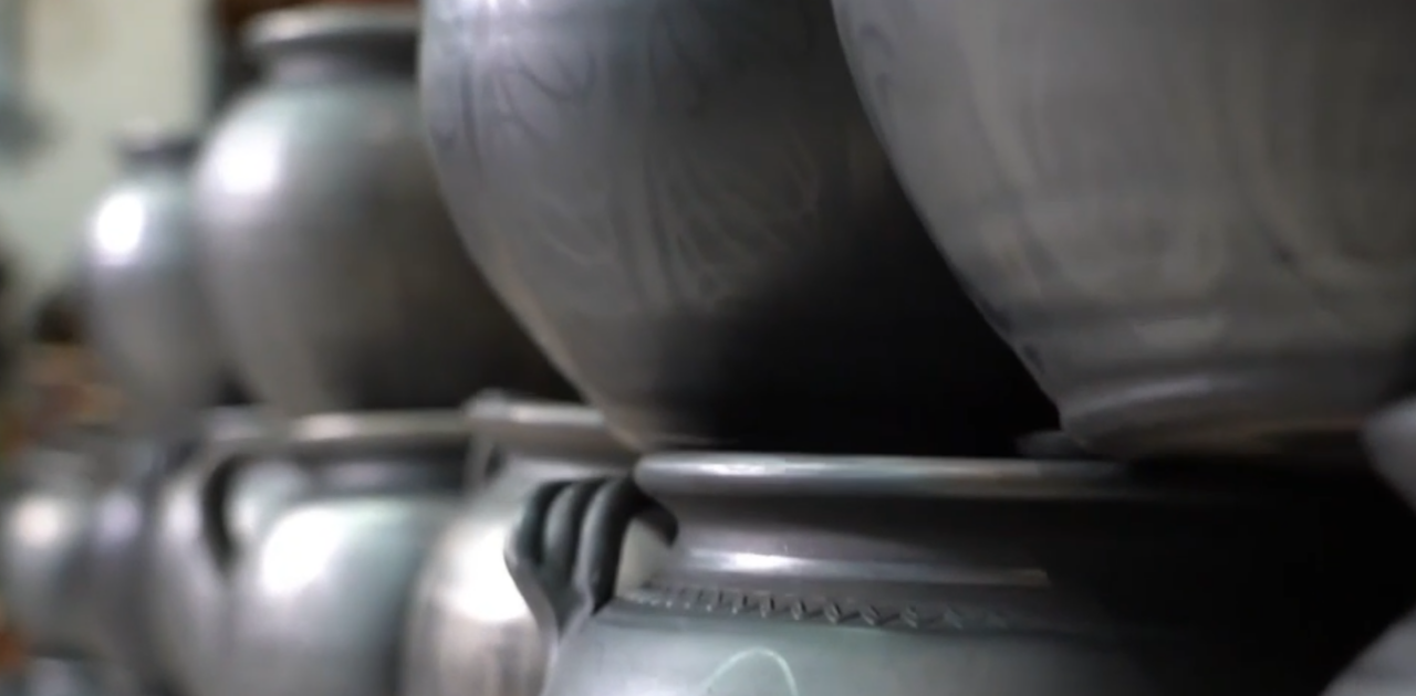 TRADIȚIE și artă: o familie din Bucovina păstrează meșteșugul ceramicii negre