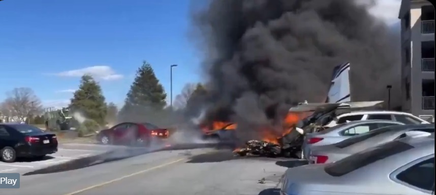Un avion s-a PRĂBUȘIT în Pennsylvania. 12 mașini au fost distruse. Imagini dramatice cu aeronava în flăcări: „A fost o minge de foc”