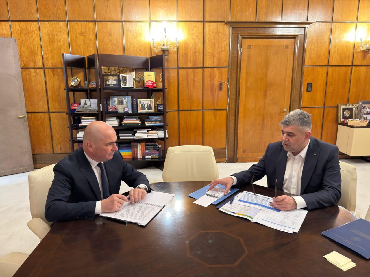 Ilie Bolojan și Marcel Ciolacu, prezenți la ședința de BILANȚ a SRI