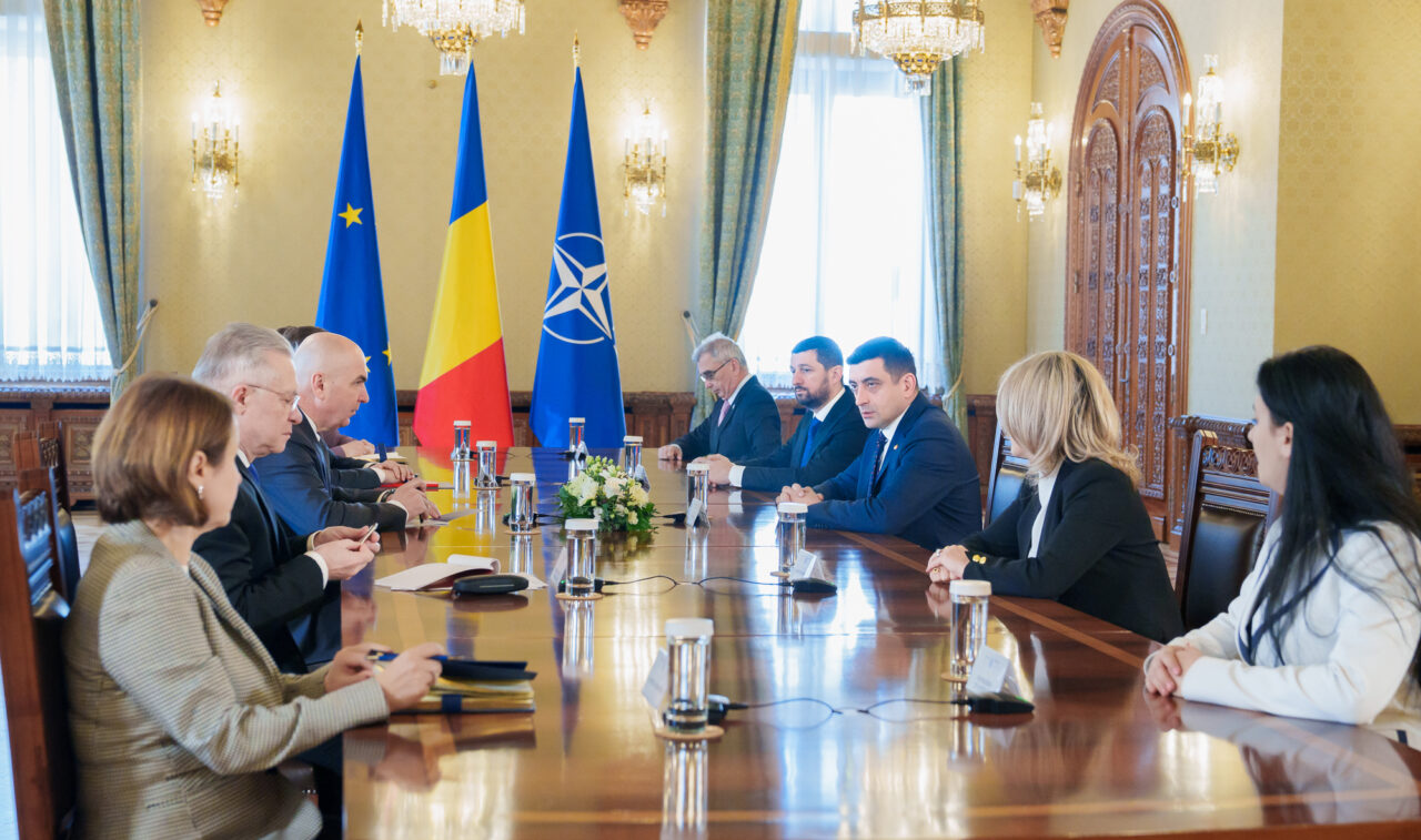 Ilie Bolojan a desecretizat cheltuielile cu deplasările lui Iohannis, la solicitarea lui George Simion – COMUNICAT