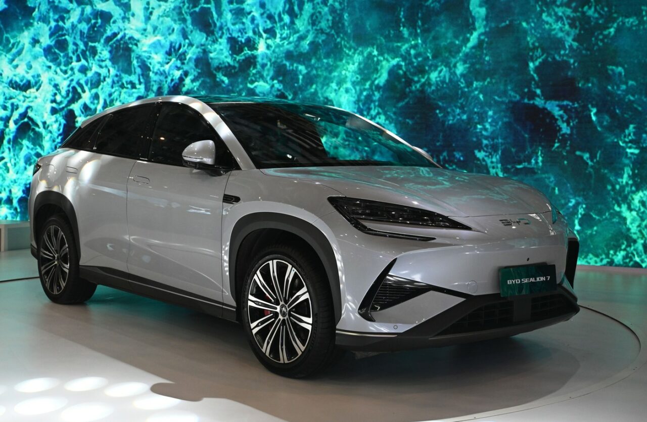 Un nou model de mașină ELECTRICĂ sosește în România. Poate accelera de la 0 la 100 km/h în doar 4,5 secunde