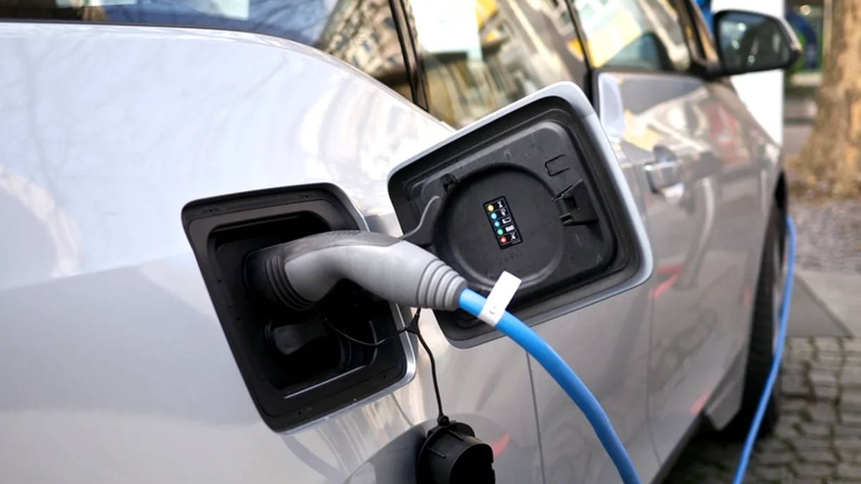 Europa, pas înapoi în „războiul” cu China pe piața bateriilor pentru mașinile electrice. Un producător suedez a inițiat procedura de FALIMENT