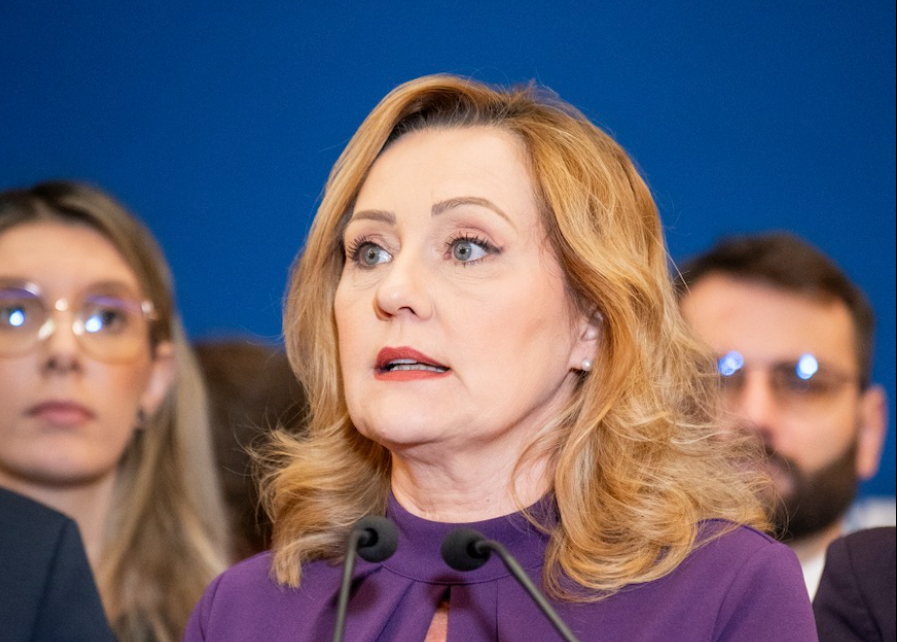 Elena Lasconi: „Nimic nu e mai cumplit decât un regim opresiv, care te pune la coadă și îți răpește demnitatea”