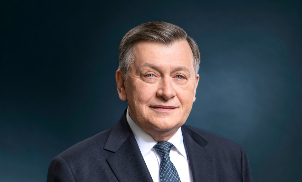 Crin Antonescu: „Vreau să lucrez alături de TINERI, să învăț de la ei, să construim împreună un sistem educațional care funcționează”