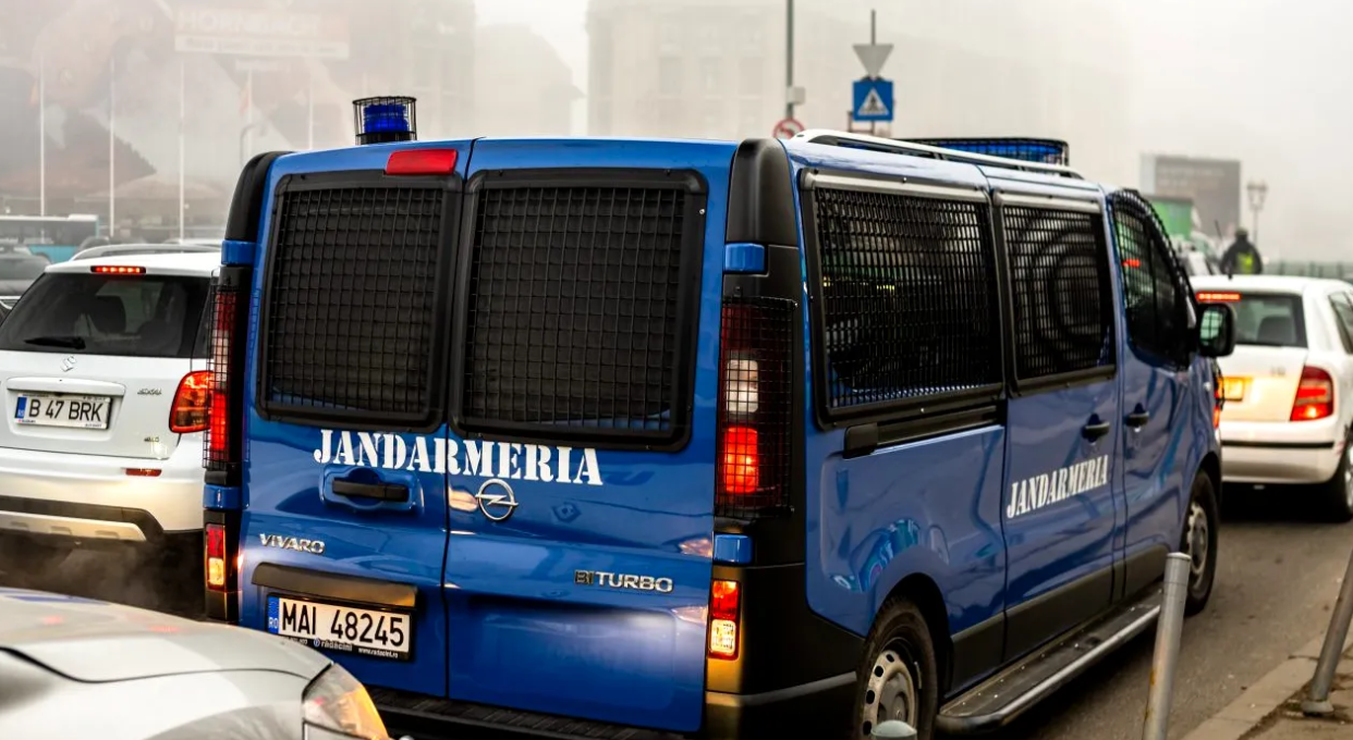 Jandarmul împușcat în cap, în timpul unui antrenament în poligon, a fost ÎNMORMÂNTAT. Semne de întrebare fără răspuns