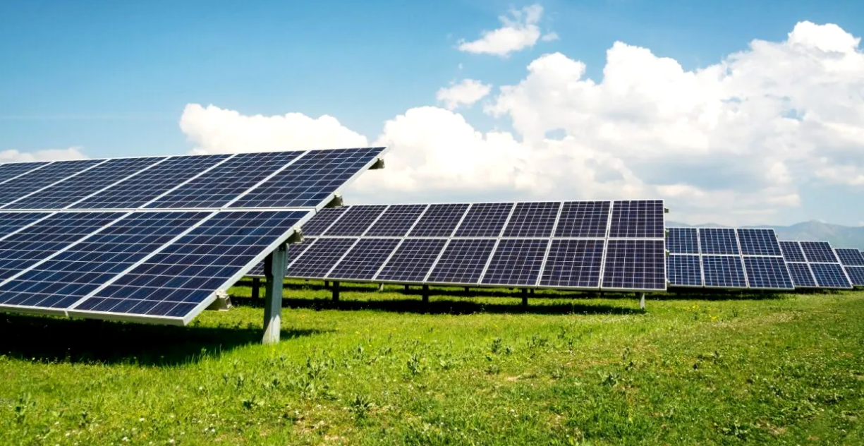 O fostă groapă de gunoi se transformă în parc FOTOVOLTAIC