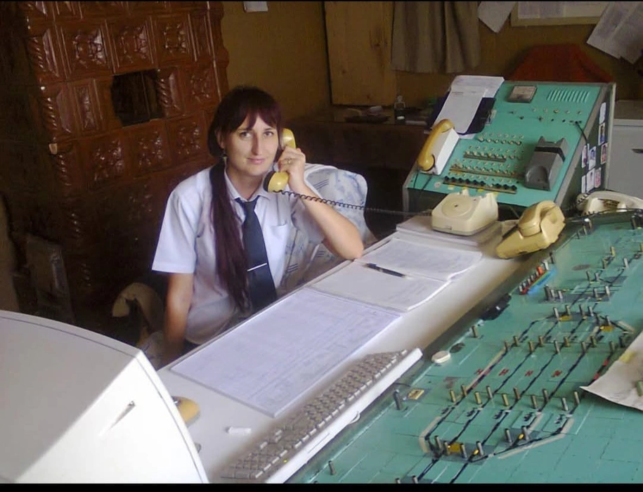 Ea este printre puținele femei care ocupă postul de impiegat de mișcare la CFR. Cum a început totul pentru Carmen Garofa