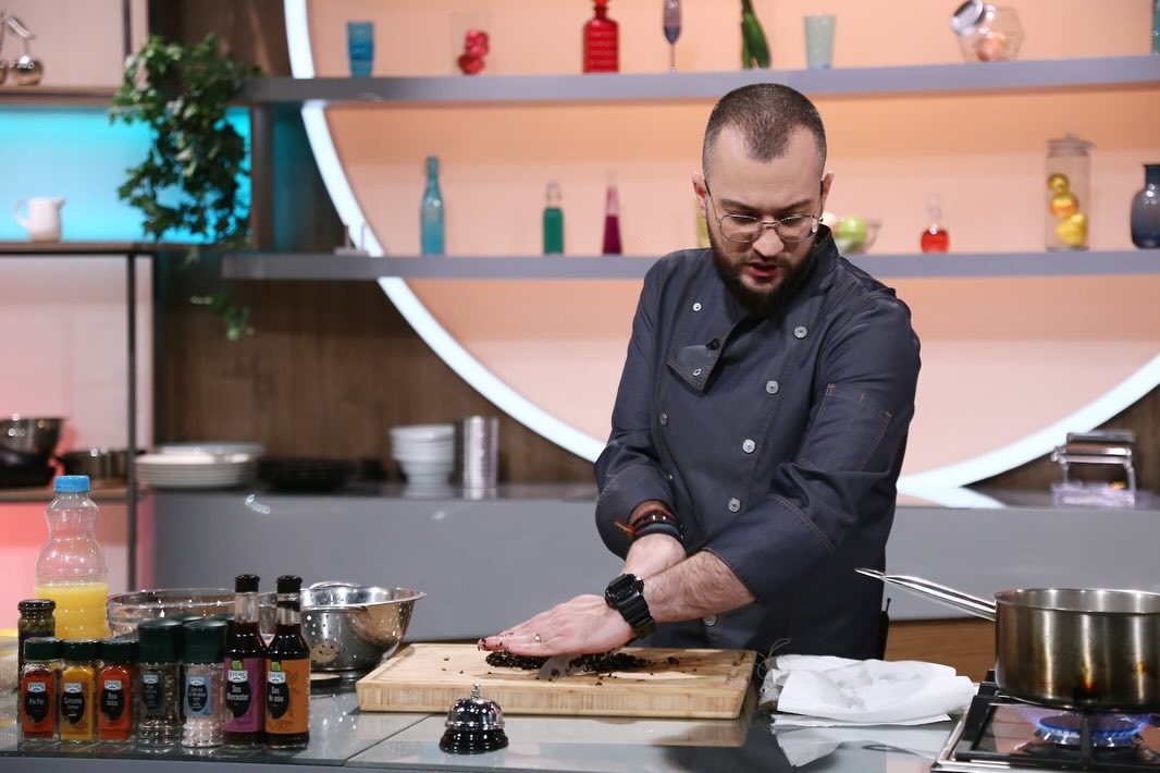 Cât COSTĂ o pizza la localul băiatului lui Romică Țociu. ”Este de domeniul SF-ului, ca preț”