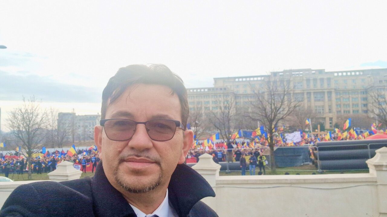 Deputat AUR, după protestul din fața BEC: Nu am instigat pe nimeni (…) Asta este „democraţia” din România? Un popor umilit, gazat şi lovit?