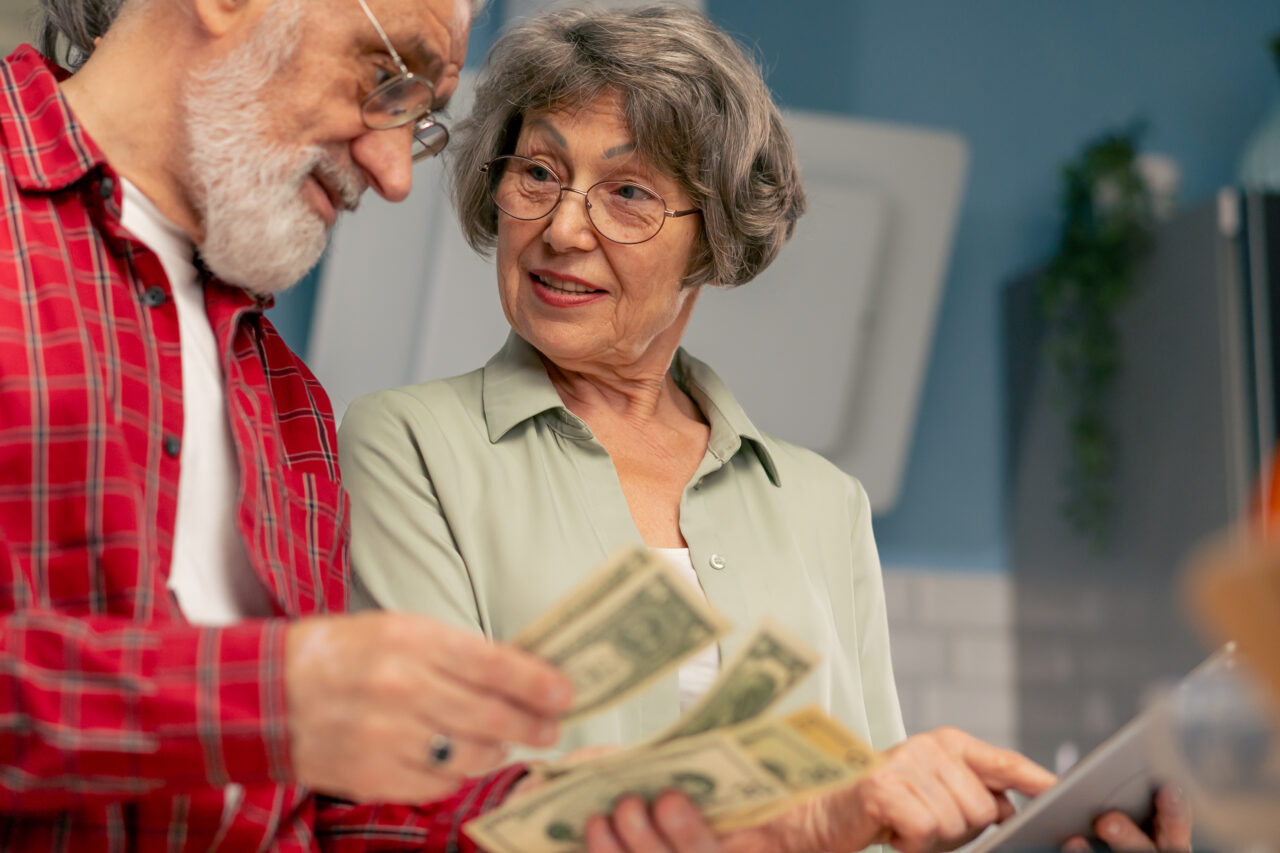 Ce trebuie să facă pensionarii până la 31 martie, ca să nu piardă PENSIA și bonusul de 400 de lei în aprilie