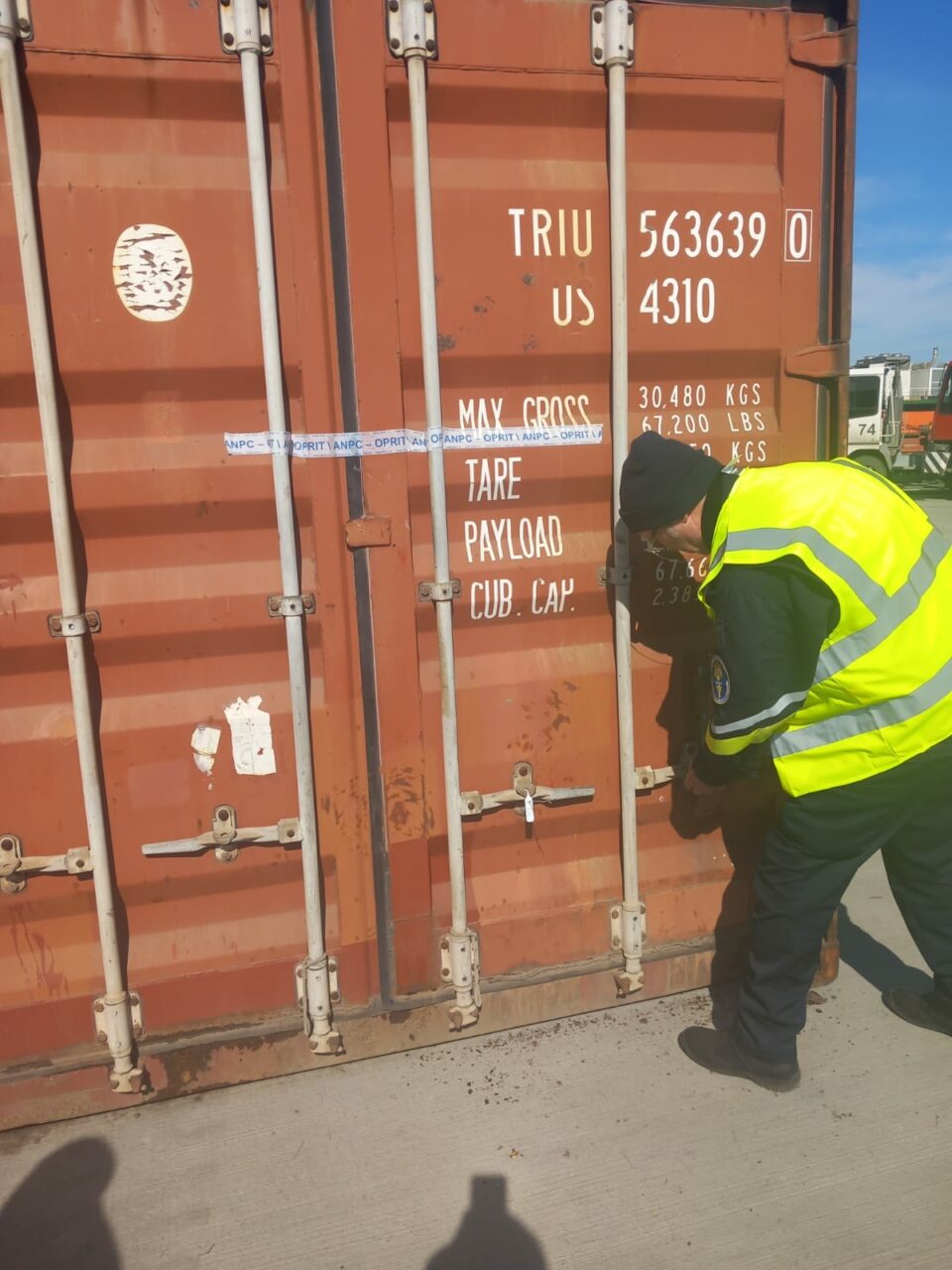 7.560 perechi de pantofi fake urmau să ajungă în Moldova, prin Portul Constanța. Poliția de Frontieră a oprit transportul