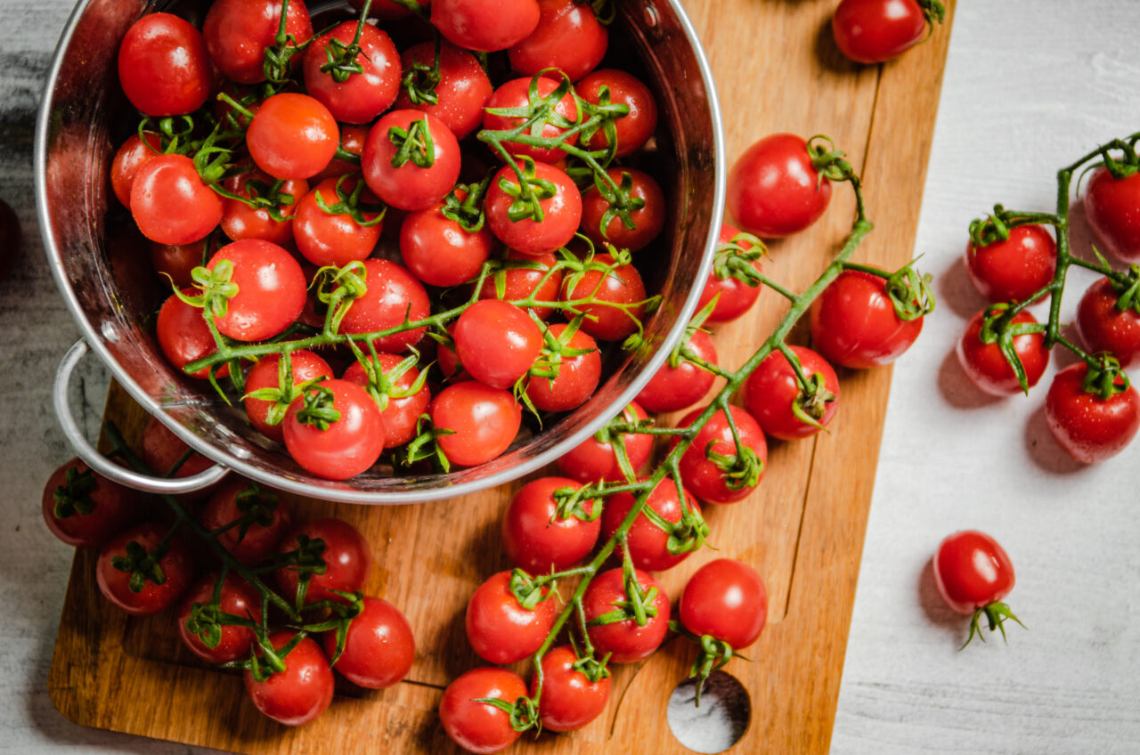 Roșii cherry românești, mai scumpe cu 30% față de anul trecut. Cât plătești pentru o caserolă de 250 de grame