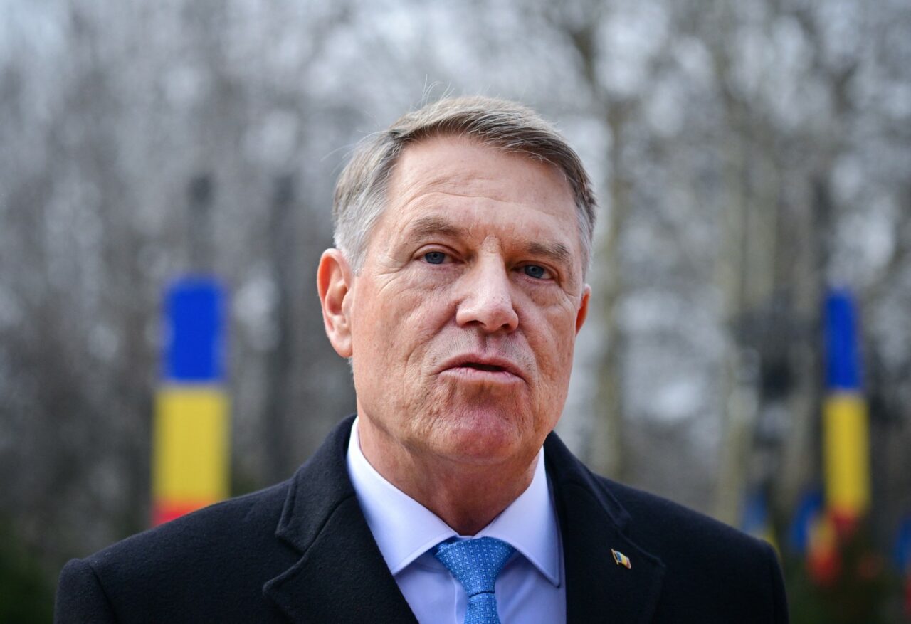 Klaus Iohannis, prezent la slujba de Înviere. Ce le-a transmis românilor