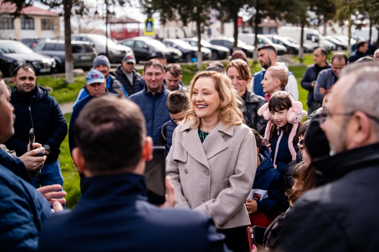 Elena Lasconi: „Nu există candidați independenți. INDEPENDENȚII întotdeauna au în spate un GRUP de interese”