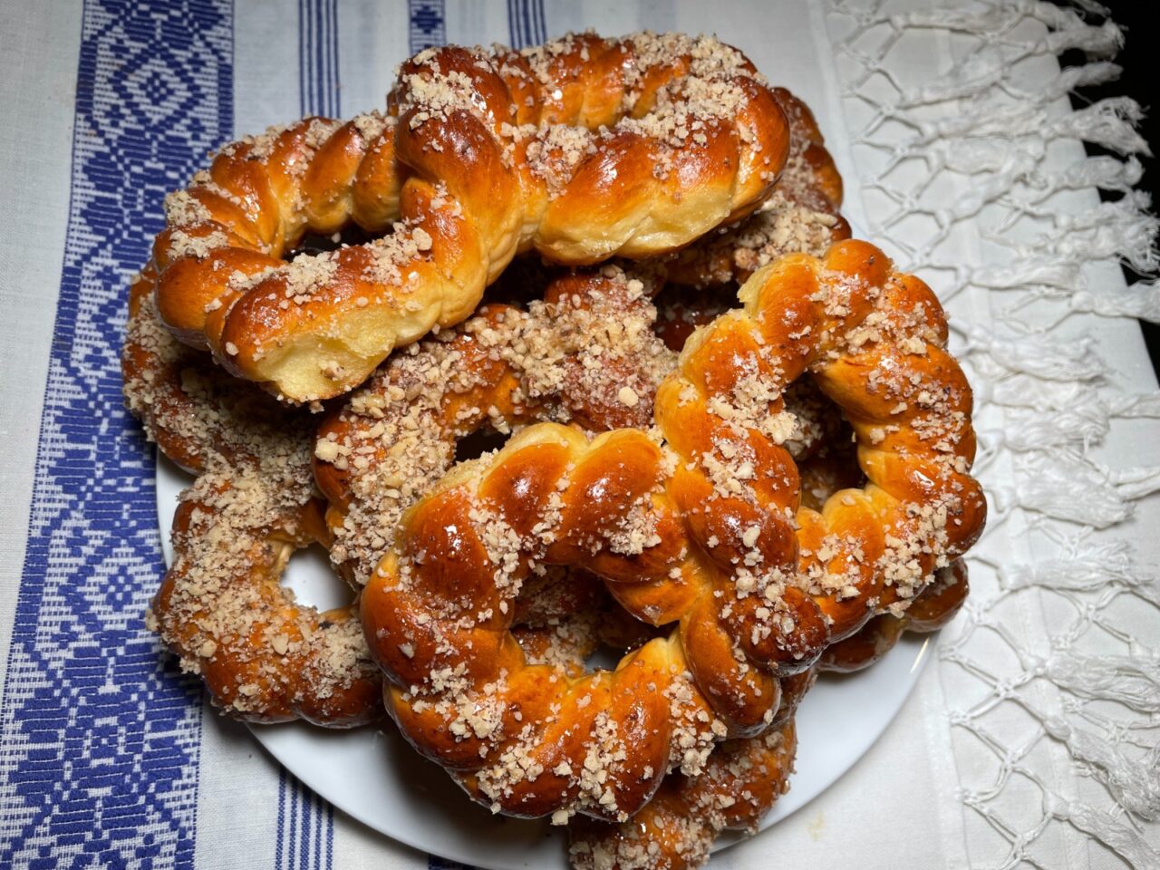 Ingredientul secret pentru ca MUCENICII moldovenești să fie moi, aurii și apetisanți
