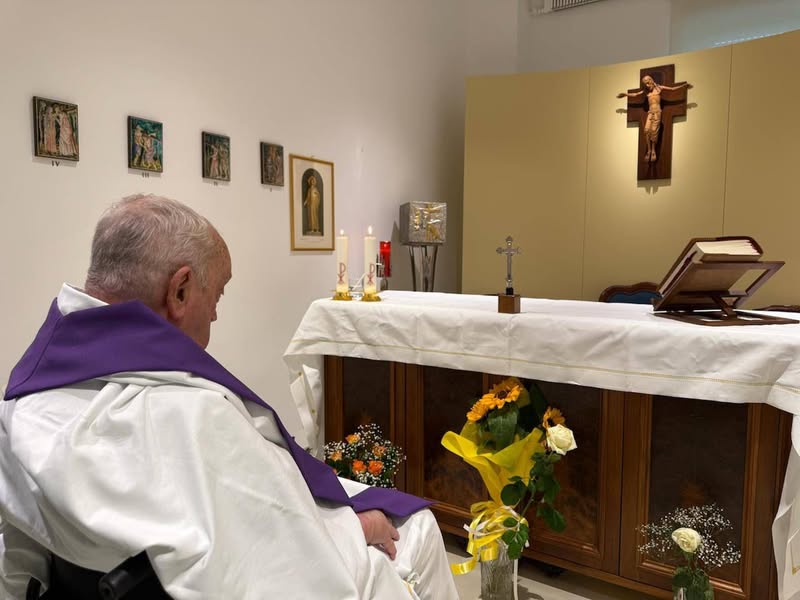 Papa Francisc, prima FOTOGRAFIE din spital, la mai bine de o lună de la internare. Care e starea suveranului pontif