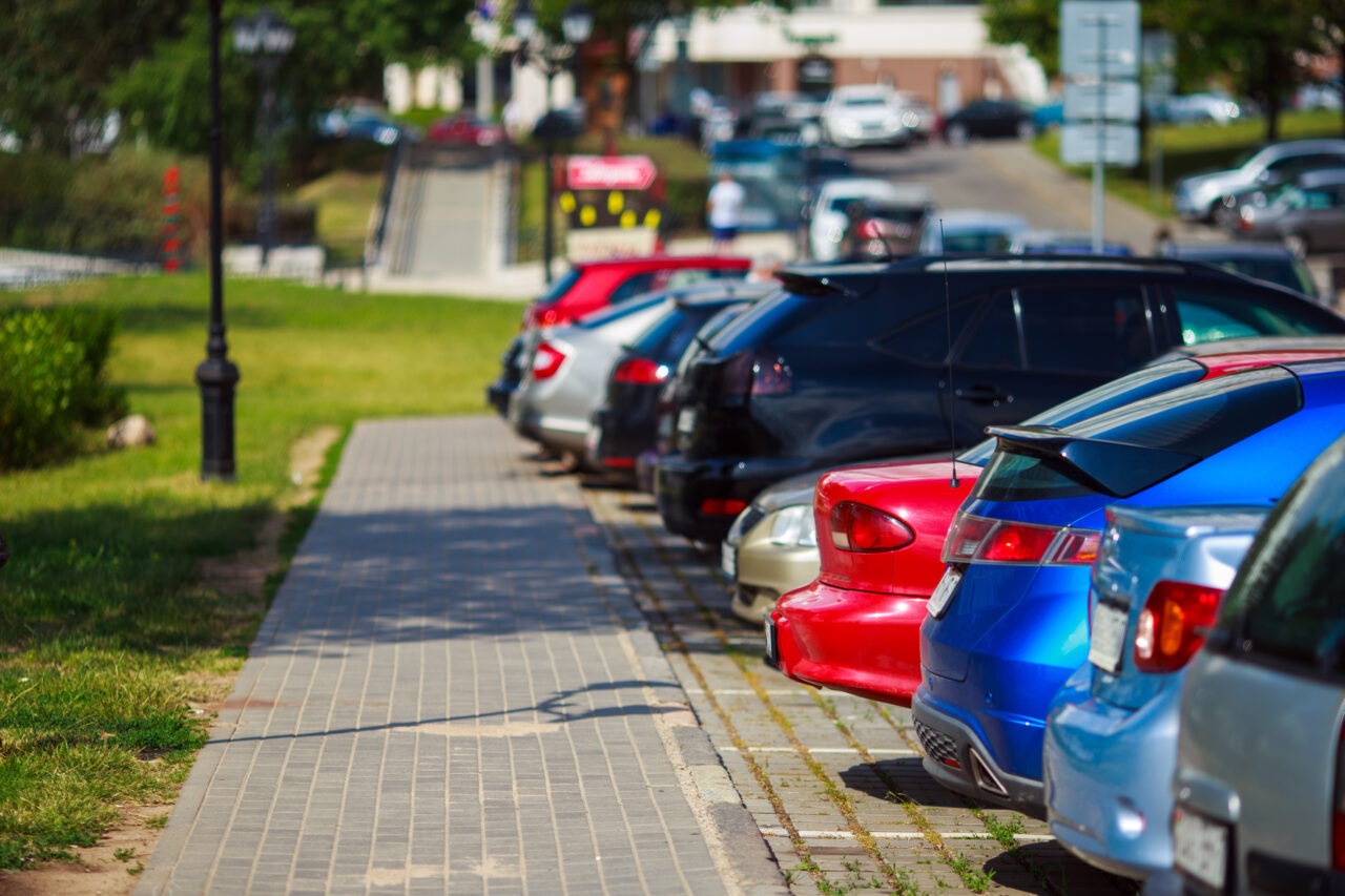 Un bărbat din Cluj este NERVOS pe cei care parchează lângă casa lui: „Mașinile sunt din alte județe și din alte zone ale orașului”