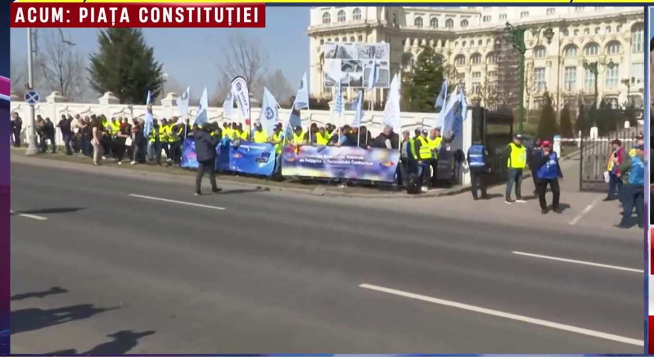 Polițiștii protestează la CCR pentru un regim juridic echilibrat al pensiilor militare de stat