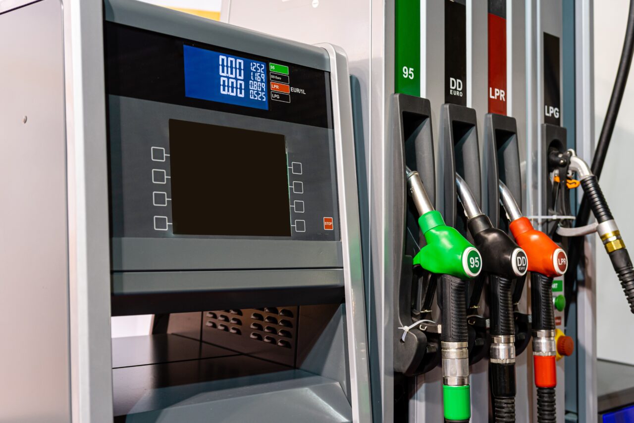 Prețuri carburanți 4 martie 2025. Cât costă 1 litru de benzină, motorină și GPL