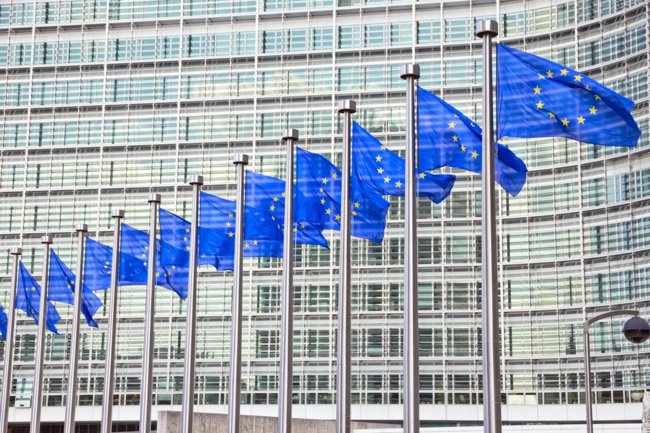 Comisia Europeană intenționează să prelungească măsurile de protejare a industriei OȚELULUI, în contextul tensiunilor cu SUA
