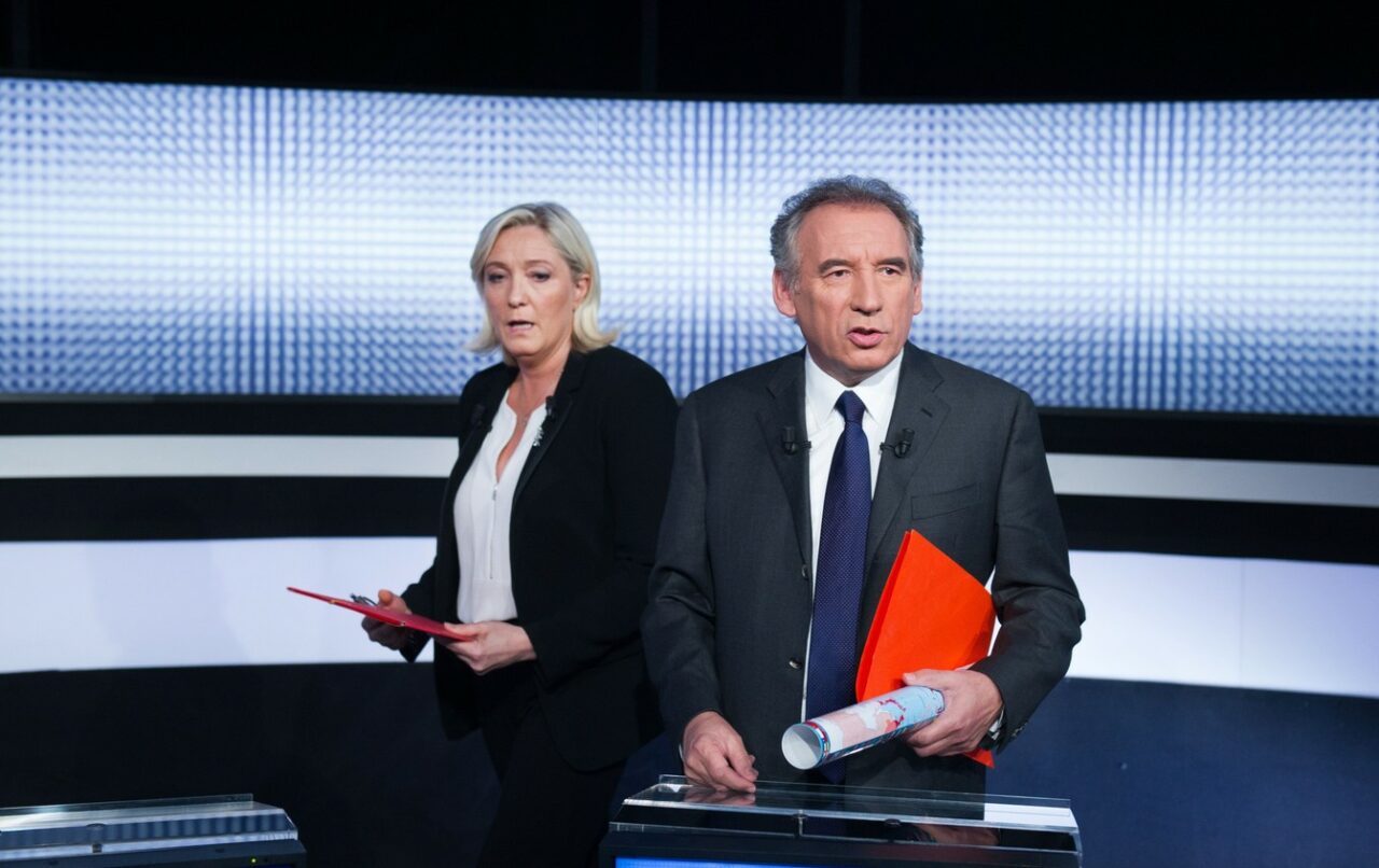 Unul dintre liderii opoziției din Franța critică atitudinea premierului, care refuză să comenteze DECIZIA instanței în privința lui Marine Le Pen