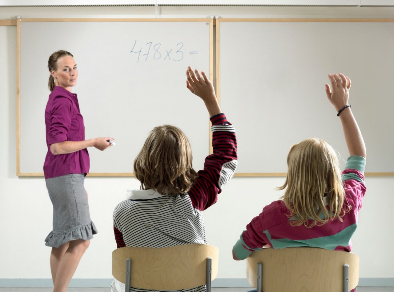 Costurile pentru EDUCAȚIE explodează: Părinții români plătesc mii de lei anual pentru meditații și after school