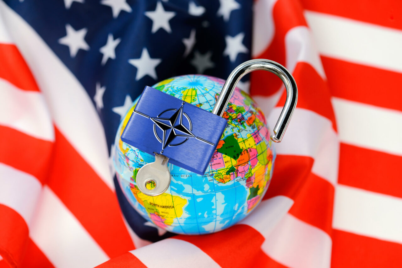 Bloomberg: Europa se pregătește de sfârșitul NATO /Dacă Trump reduce angajamentele, aliații europeni nu vor mai urma linia de politică externă a SUA
