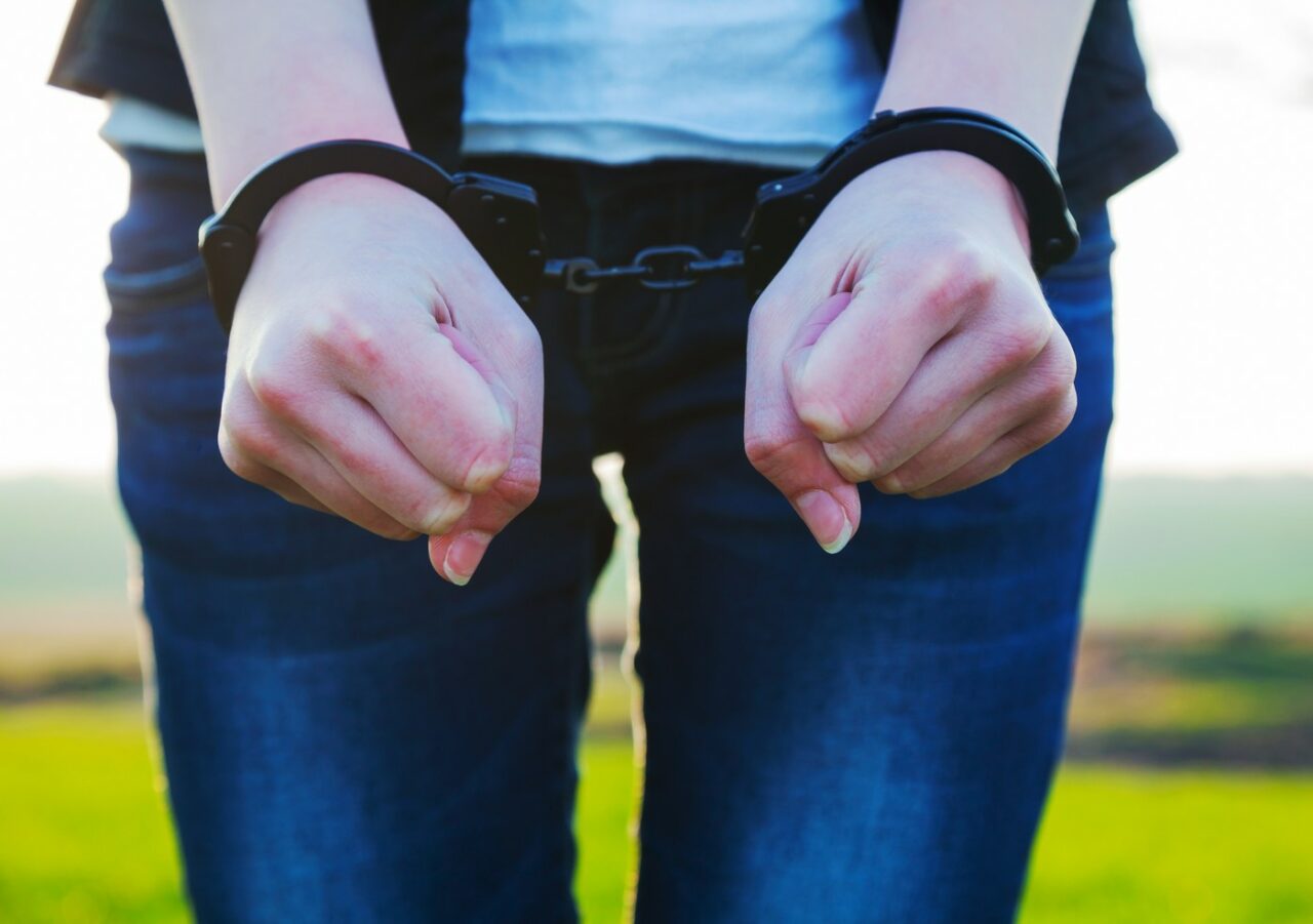 O româncă de 29 de ani a făcut PRĂPĂD în 5 țări din Europa. Metoda „gravida” prin care intra în casele oamenilor și fura tot ce prindea