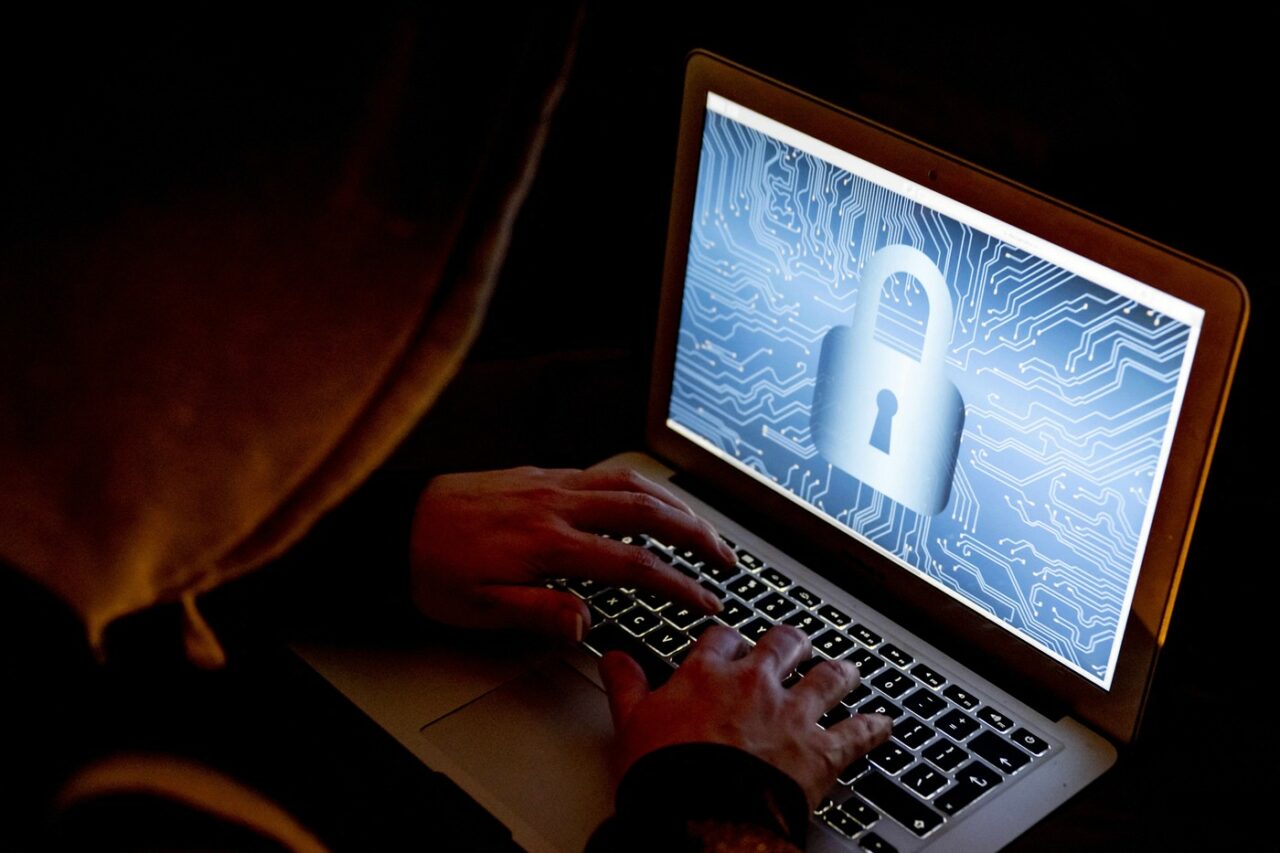 Un cofondator al site-ului The Pirate Bay, Carl Lundström, a murit într-un ACCIDENT aviatic în Slovenia
