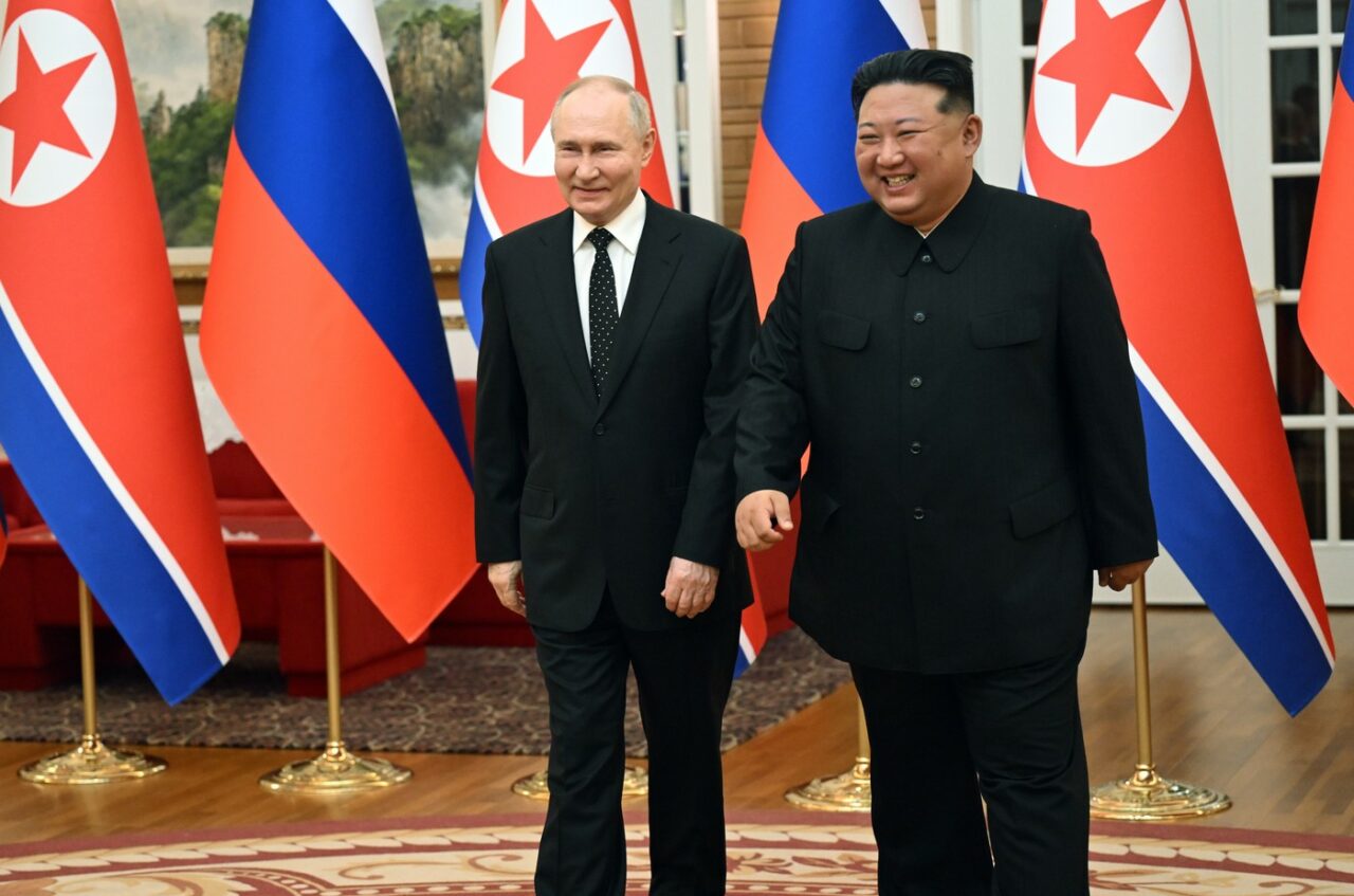 Un oficial rus de rang înalt s-a întâlnit cu liderul Coreei de Nord, exprimând recunoștința Rusiei pentru SPRIJINUL primit în războiul din Ucraina