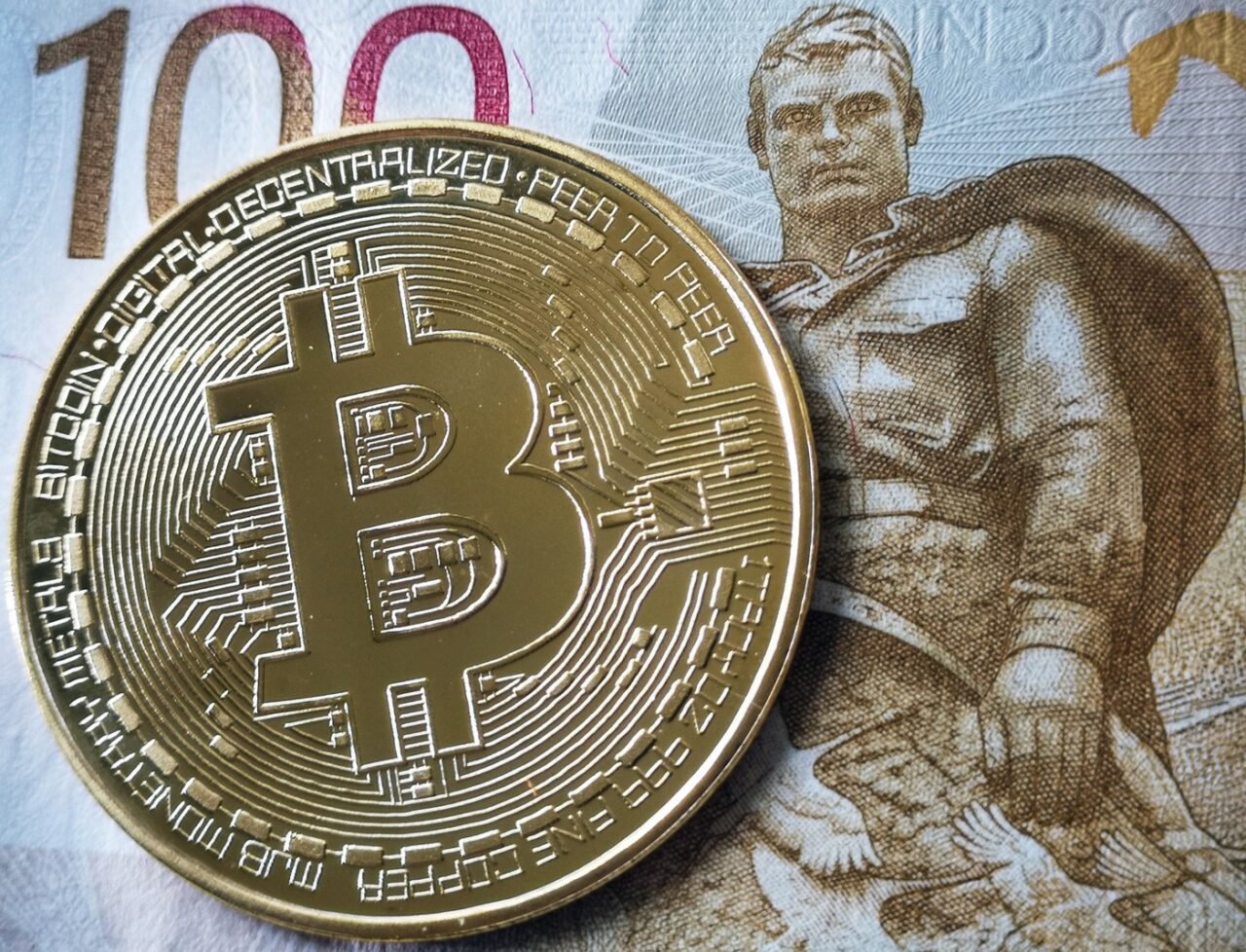 Reuters: Pentru a evita SANCȚIUNILE occidentale, Rusia utilizează criptomonede în tranzacțiile de petrol cu China și India