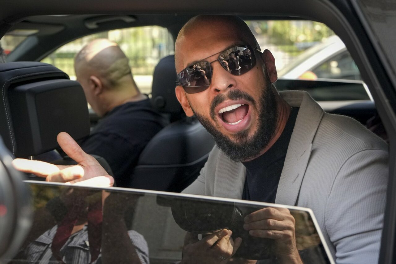 Podcast cu Andrew Tate promovând proxenetismul, ELIMINAT de pe Spotify după reclamațiile utilizatorilor