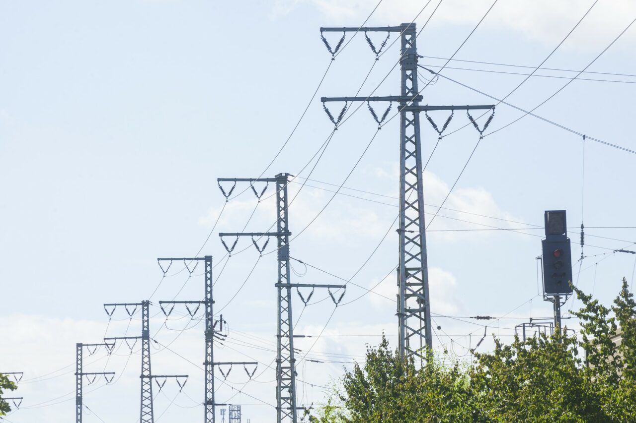 Experți BCE: Sistemele de inteligență artificială necesită ELECTRICITATE suplimentară, cu efecte asupra piețelor naționale ale energiei