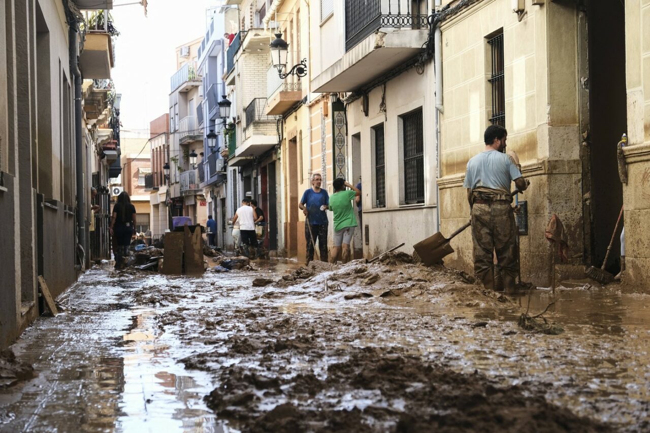 Furtuna Laurence a făcut RAVAGII în Spania. O femeie a murit. Alte două persone, dispărute: „Totul e scăpat de sub control”