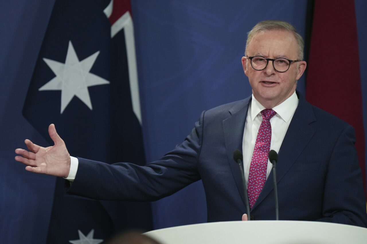 Australia nu va introduce taxe proprii ca răspuns la taxele vamale impuse de SUA, deși consideră decizia Washingtonului „nejustificată”