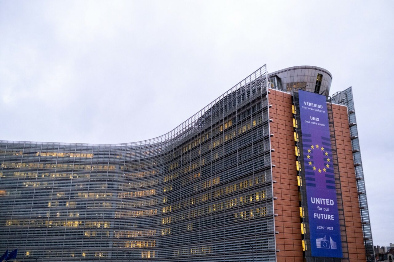 UE amenință SUA cu măsuri de retorsiune MASIVE din cauza taxelor vamale /Reprezentant german: „Nu este deloc în interesul economiei americane”