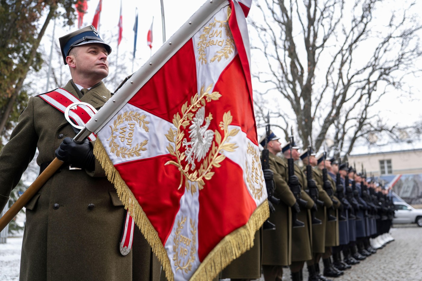 ura lansează un nou program de masterat în domeniul... Polonia vrea un nou program de instruire militară pentru 100.000 de ...