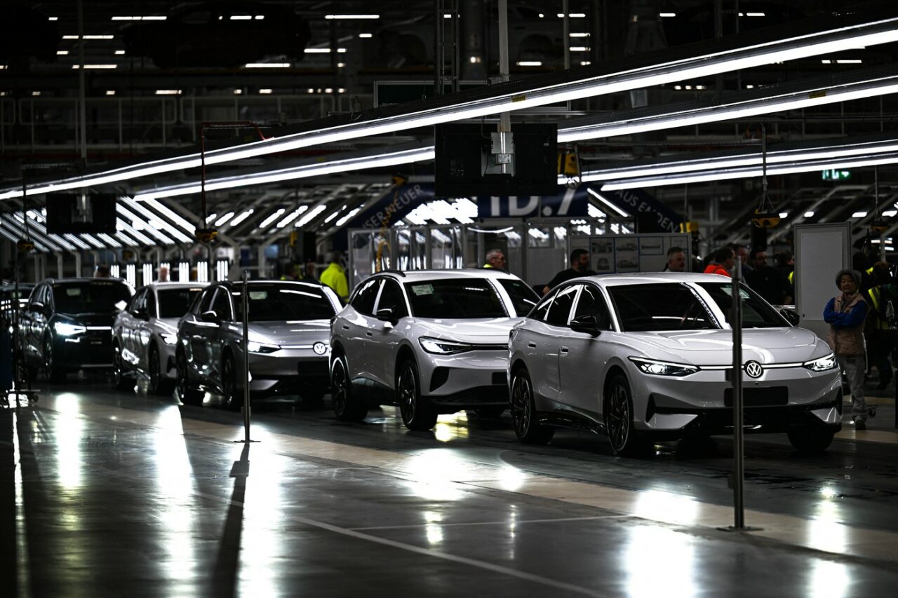Volkswagen, DISPUSĂ să ia în considerare producția de echipament pentru Armata germană
