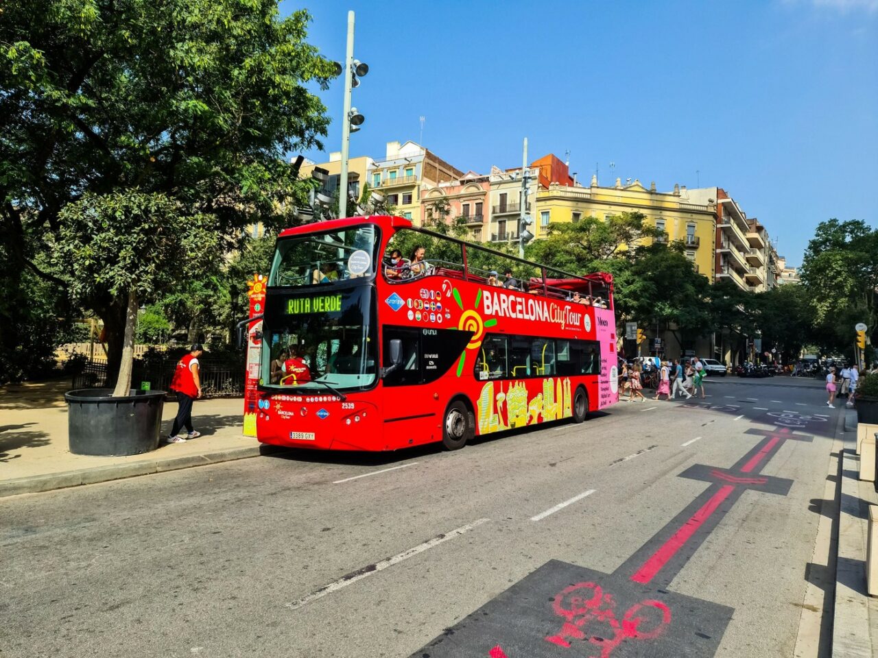 ACCIDENT cumplit în Spania, după ce două autocare cu turiști s-au ciocnit în centrul Barcelonei. 50 de persoane au fost rănite