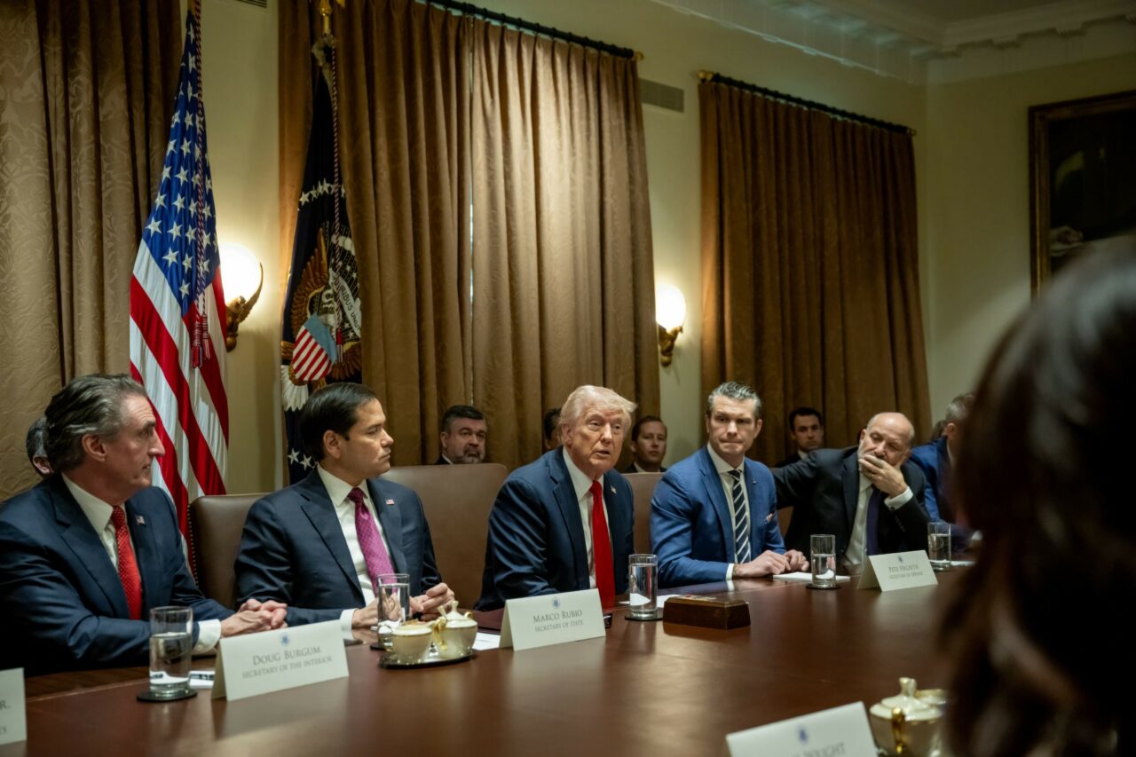 Handelsblatt: UE va trebui să riposteze la taxele vamale impuse de SUA /Expert: TRUMP riscă să declanșeze conflict comercial mondial