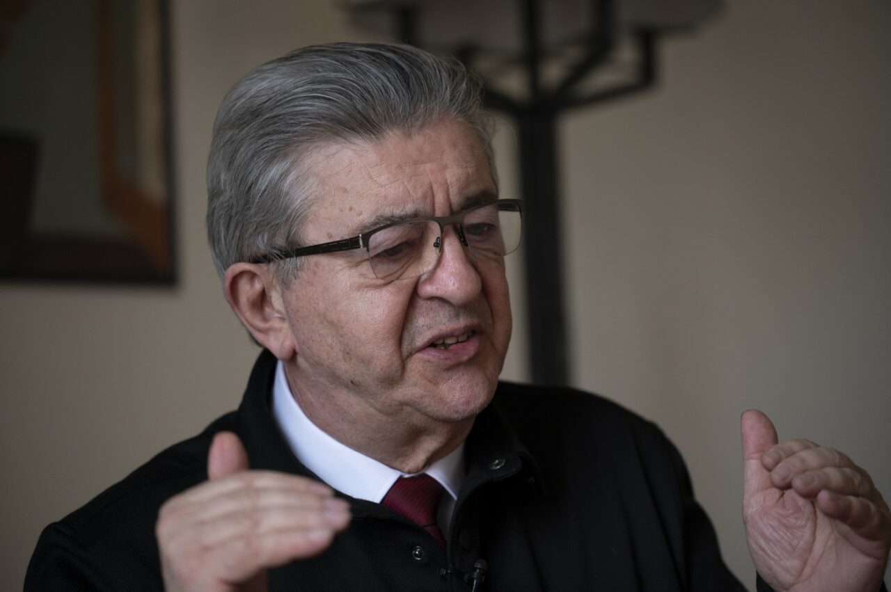 Un lider al opoziției din Franța critică dependența UE față de echipamente MILITARE ale SUA/ „Obiectivul americanilor este China”