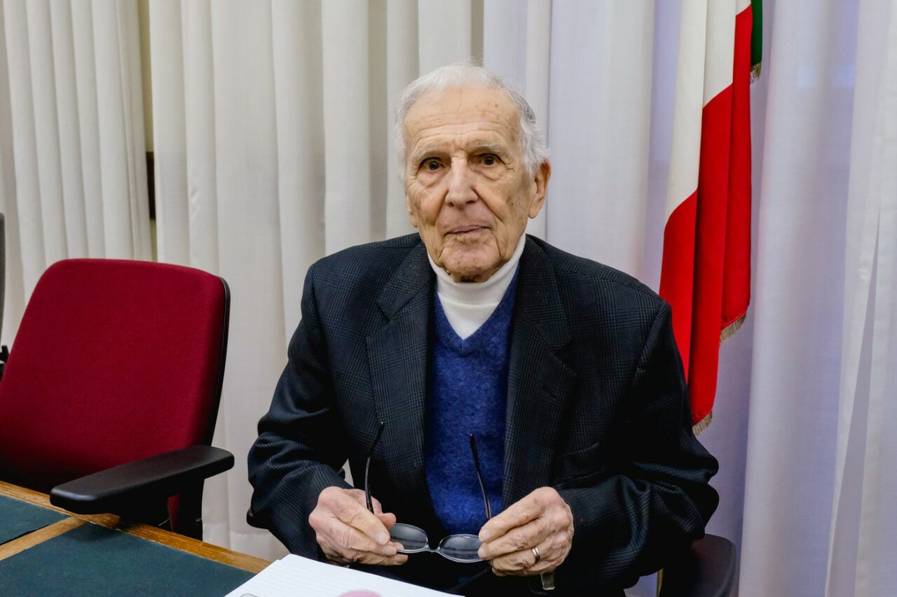 Sfaturile unui renumit oncolog în vârstă de 96 de ani pentru longevitate: „Nu refuz niciodată un desert mic”