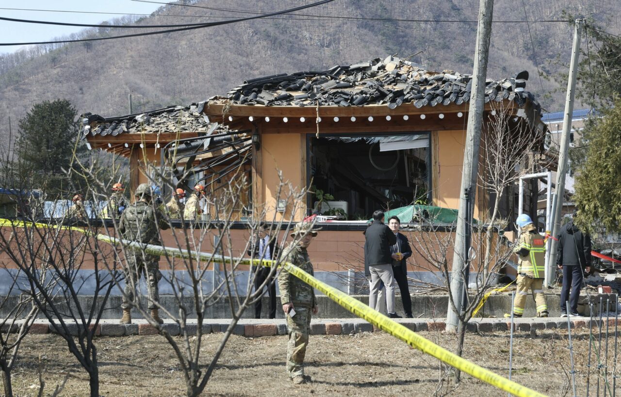 Cincisprezece persoane au fost rănite după ce Aviația a BOMBARDAT accidental mai multe case și o biserică în Coreea de Sud