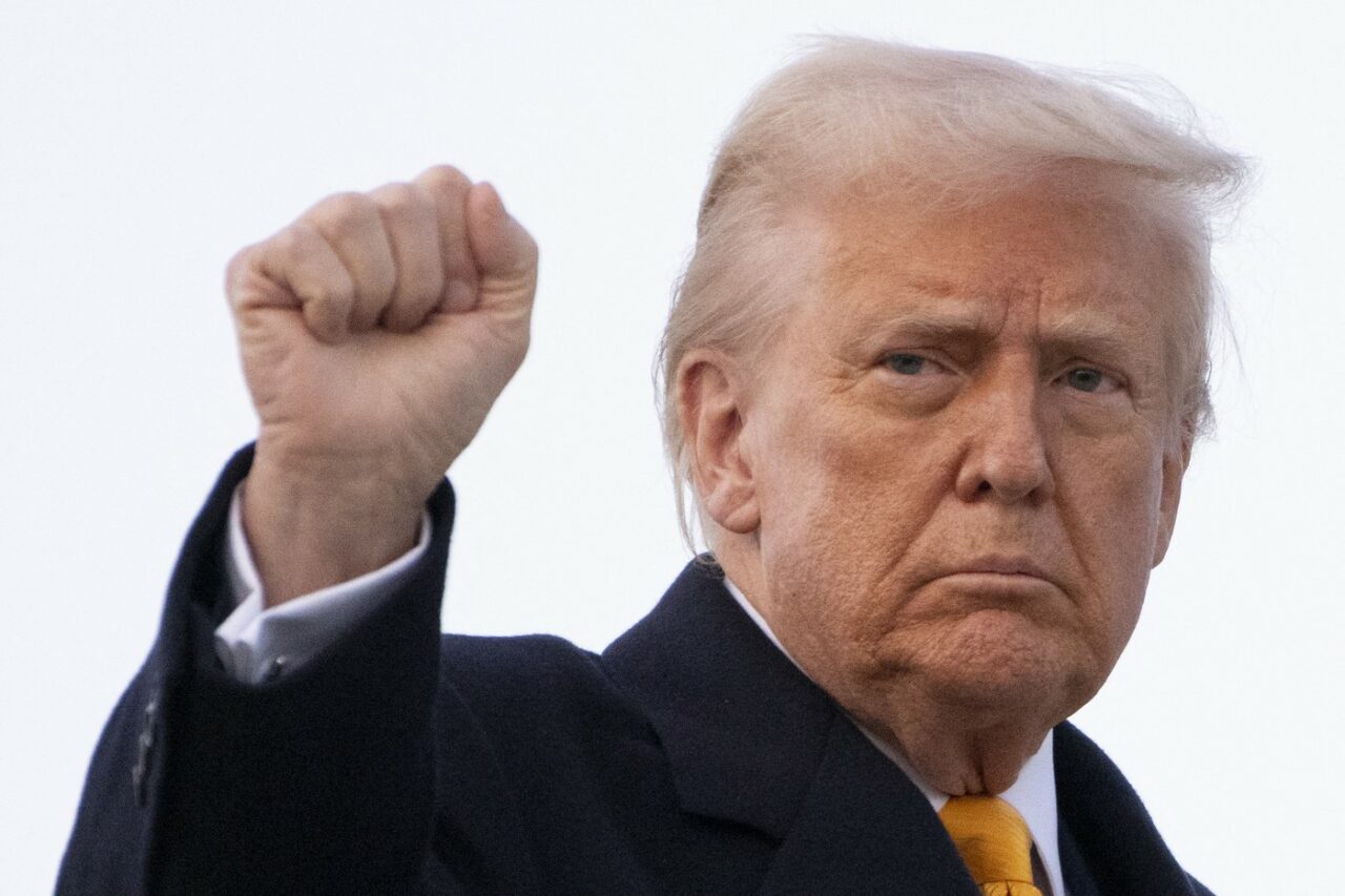 Trump majorează taxele comerciale cu 50% pe oțel și aluminiu pentru Canada/ Președintele SUA continuă presiunea pentru o UNIFICARE cu statul canadian