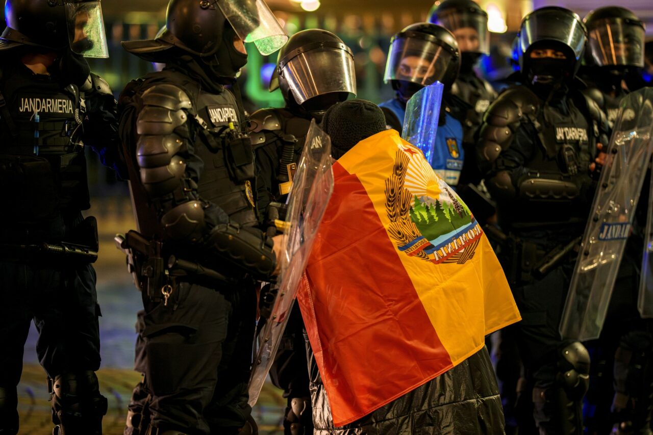 Cum prezintă presa internațională protestele din România. AP: Haos după ce candidatul de extremă-dreapta a aflat că nu poate candida la prezidențiale