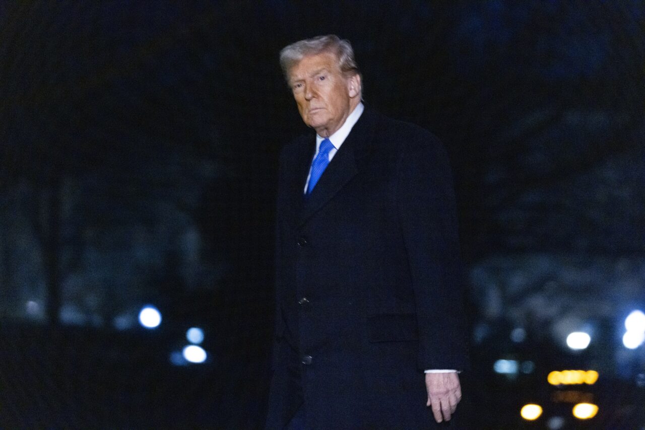 Financial Times: Wall Street își pierde speranțele asupra unei abordări a lui TRUMP favorabilă piețelor financiare