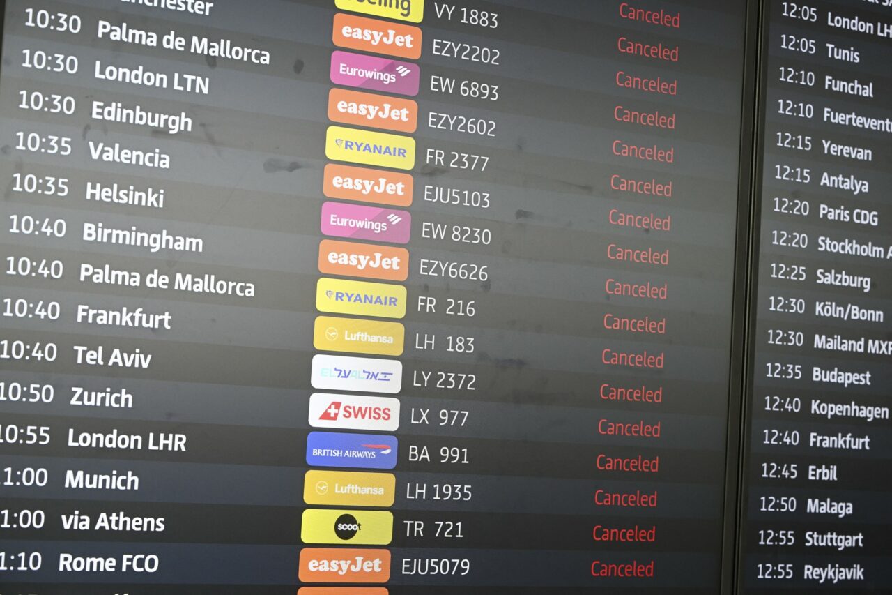 Sute de zboruri au fost anulate din cauza grevei personalului din aeroporturile din Germania. Avertismentul MAE