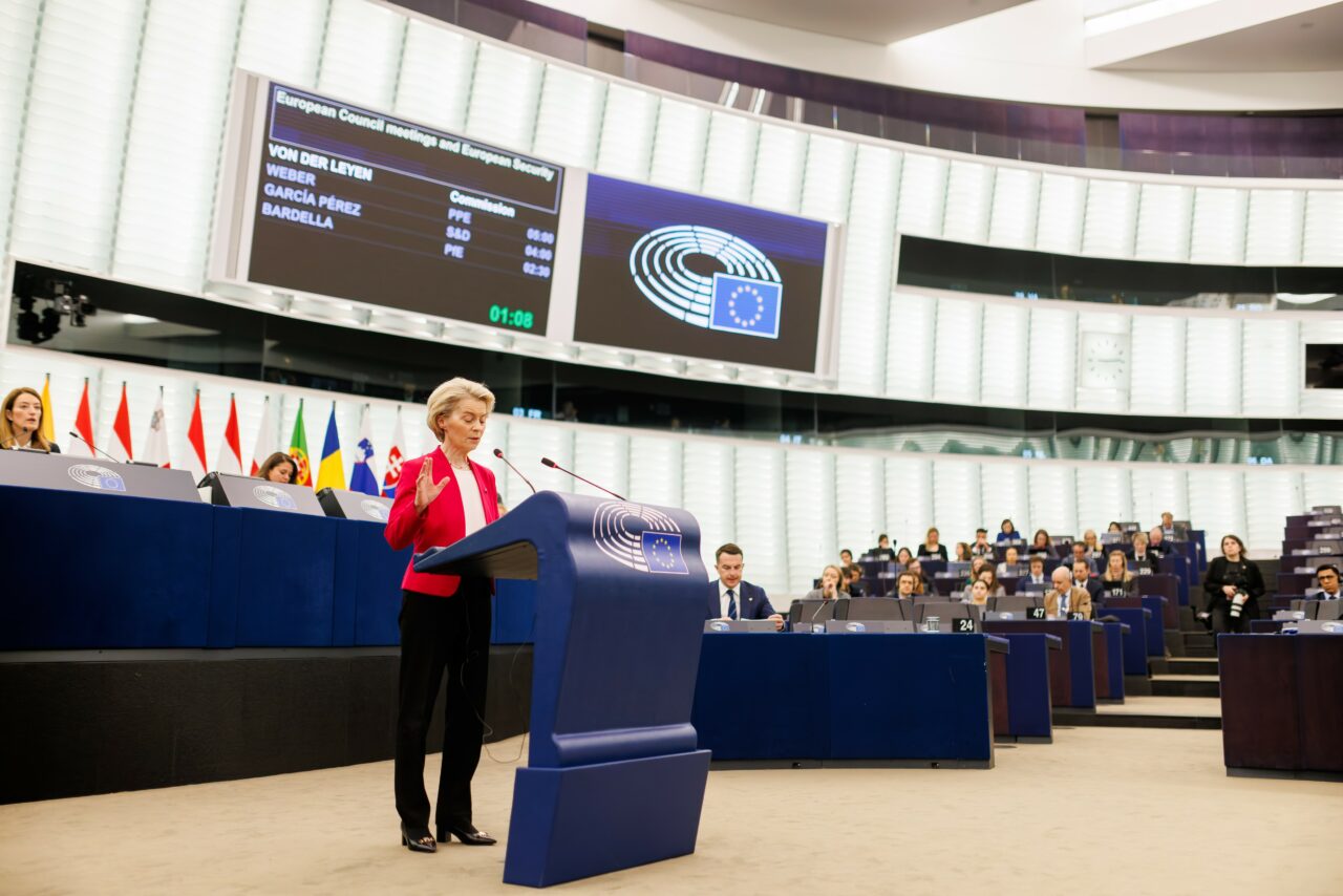 Ursula von der Leyen cere consolidarea APĂRĂRII UE, în contextul reducerii angajamentelor SUA /„Multe dintre iluziile noastre sunt spulberate”