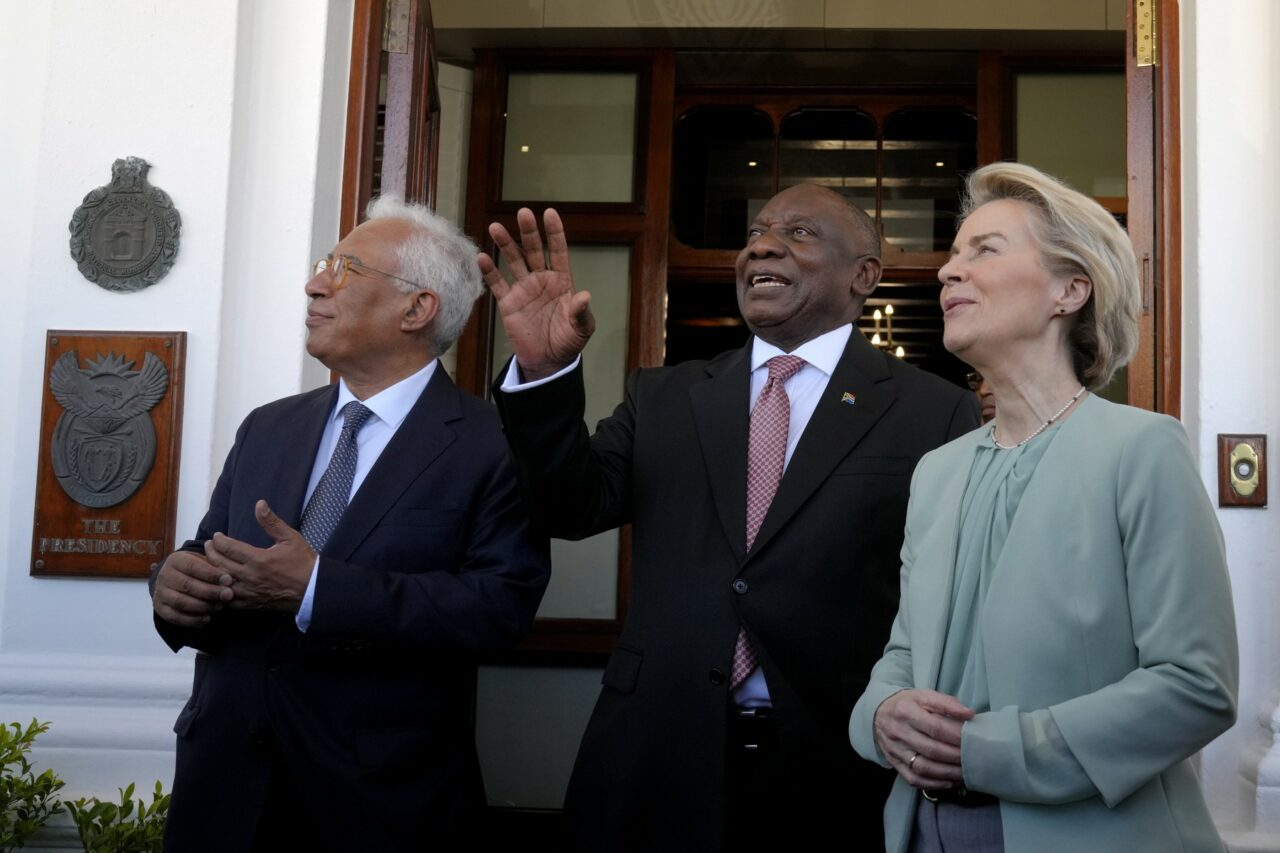 UE intensifică parteneriatul strategic cu AFRICA DE SUD, pe fondul tensiunilor cu Statele Unite