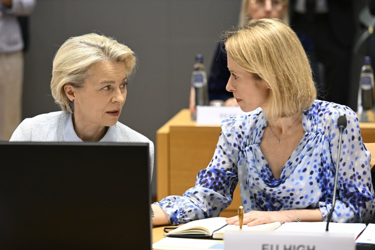 Rusia și China folosesc un „arsenal digital masiv” pentru manipularea DEMOCRAȚIILOR occidentale, conform Uniunii Europene